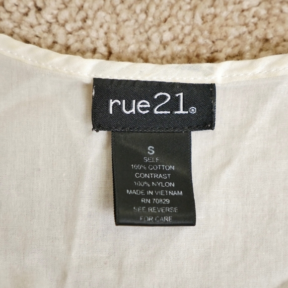 ⭐ 3/$15 ⭐ Rue21 flowy top - Picture 8 of 13